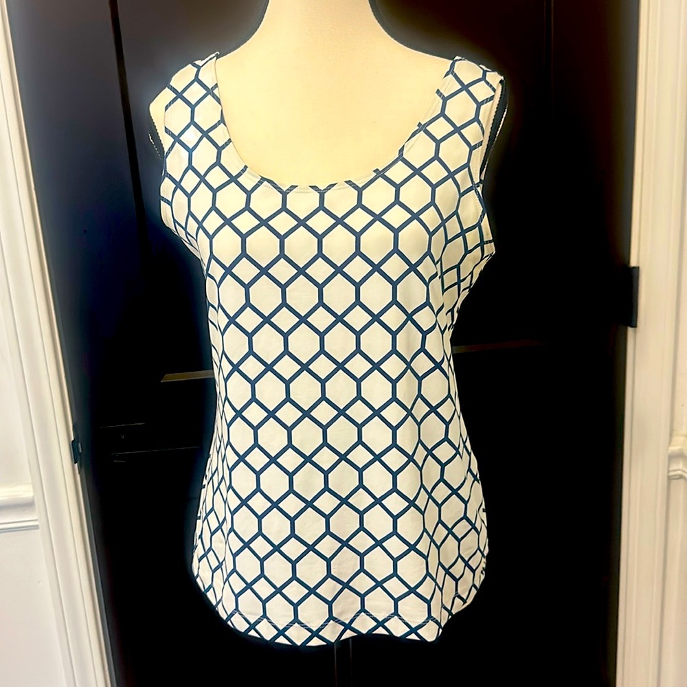 Chicos size 1 navy blue tank top barely worn four-way stretch